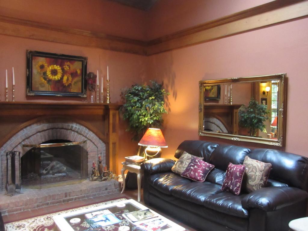 Eight Gables Inn Gatlinburg Exterior photo