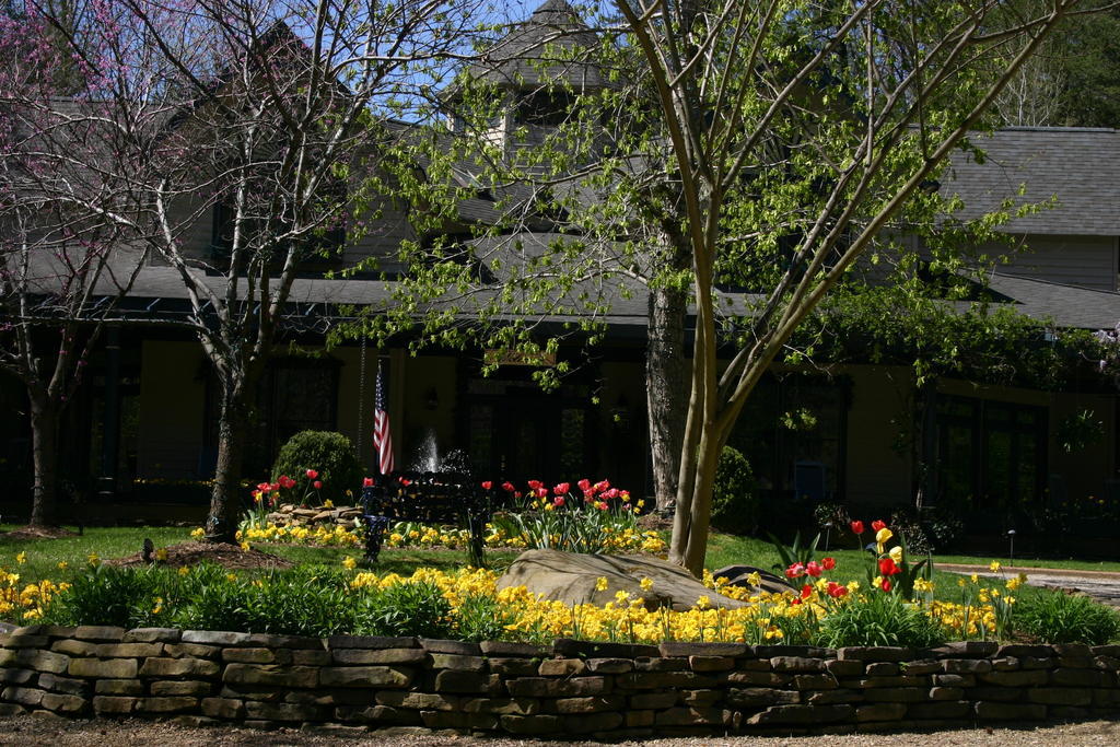 Eight Gables Inn Gatlinburg Exterior photo
