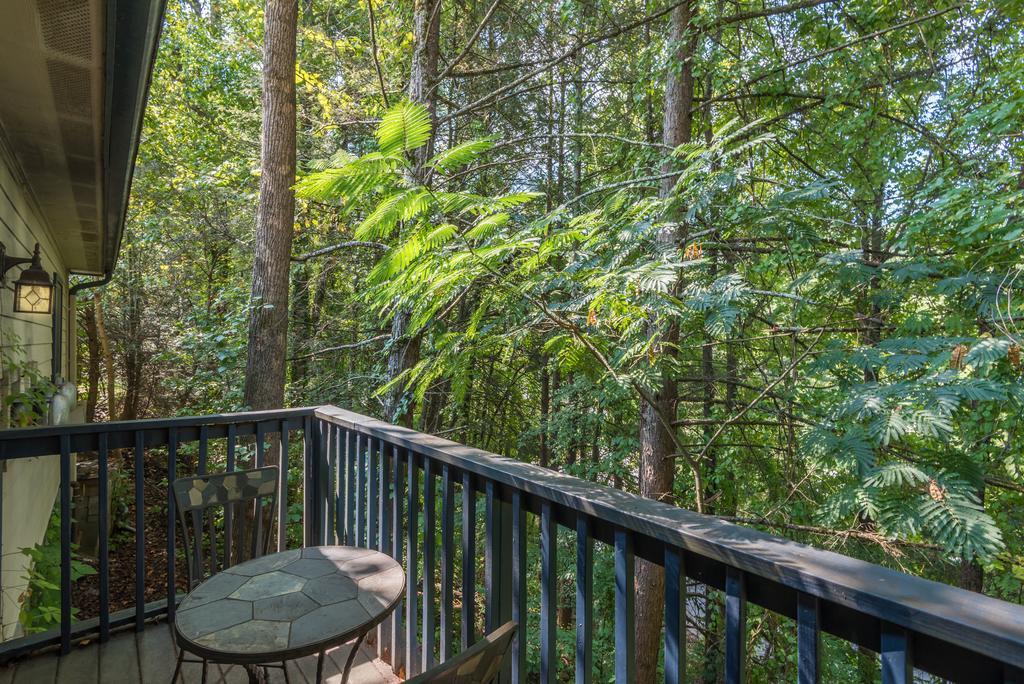 Eight Gables Inn Gatlinburg Exterior photo